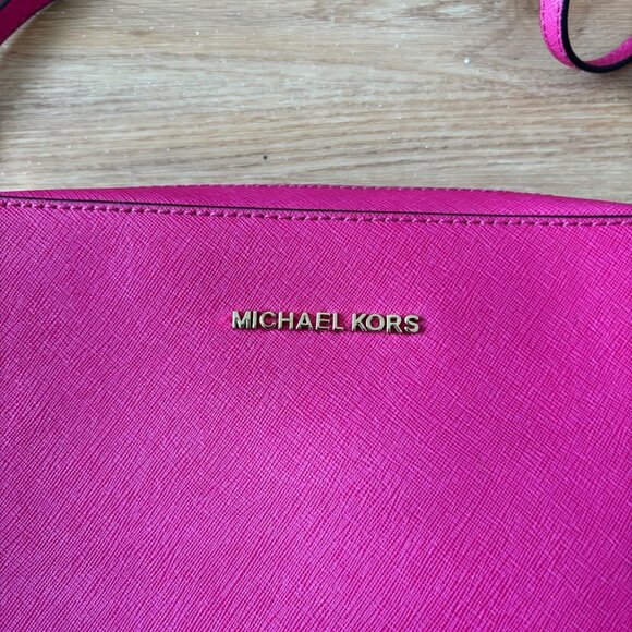 Michael Kors Jet Set Travel Crossbody Saffiano Leather Purse Pink Large Size - Picture 3 of 10